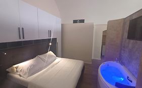 Suite 23